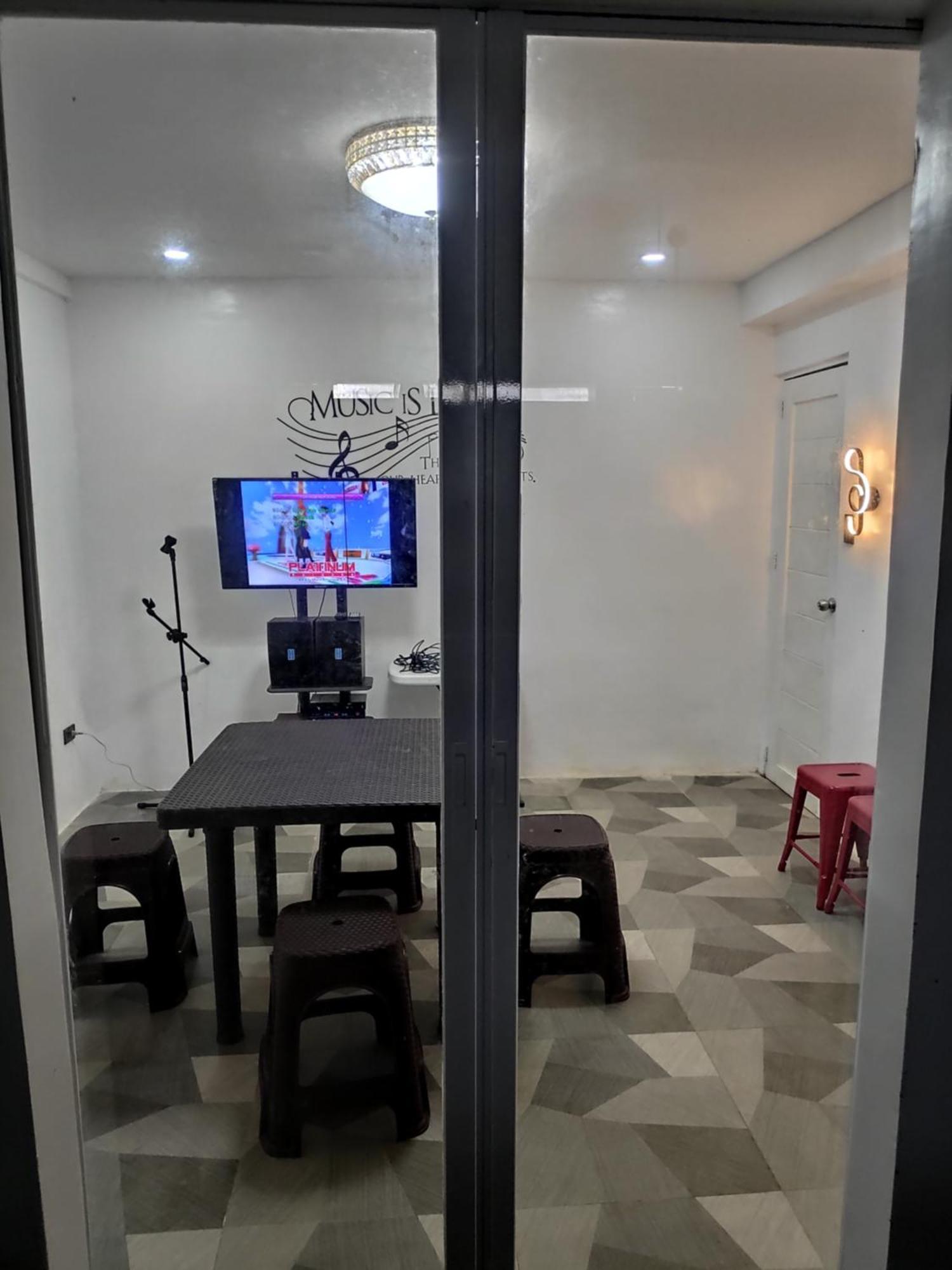 טגאיטאי Tagaytay Staycation By Naya And Darla W Free Swimming Pool, Wifi & Netflix מראה חיצוני תמונה