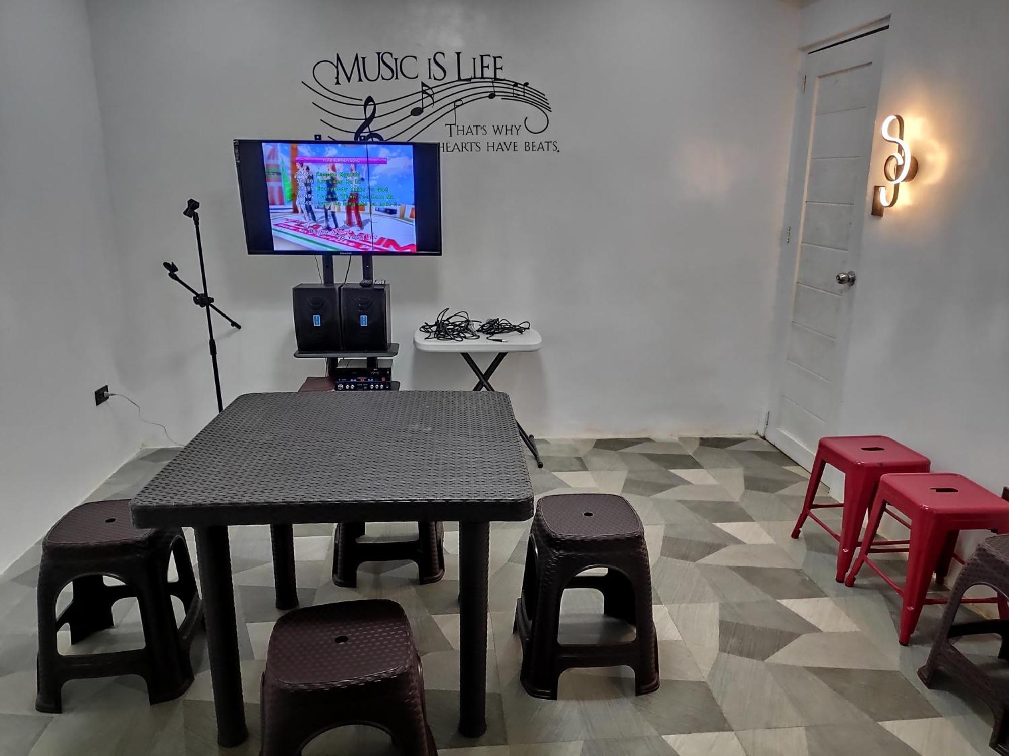טגאיטאי Tagaytay Staycation By Naya And Darla W Free Swimming Pool, Wifi & Netflix מראה חיצוני תמונה