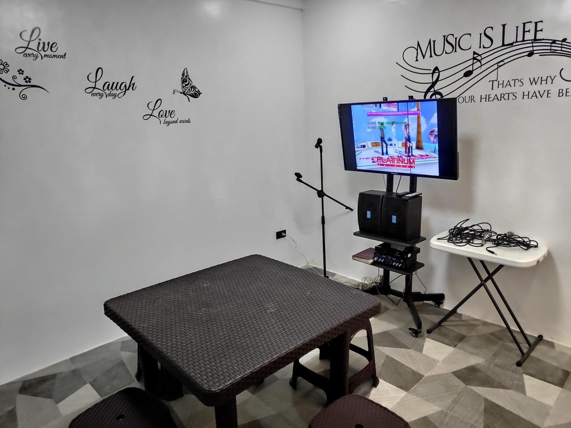 טגאיטאי Tagaytay Staycation By Naya And Darla W Free Swimming Pool, Wifi & Netflix מראה חיצוני תמונה