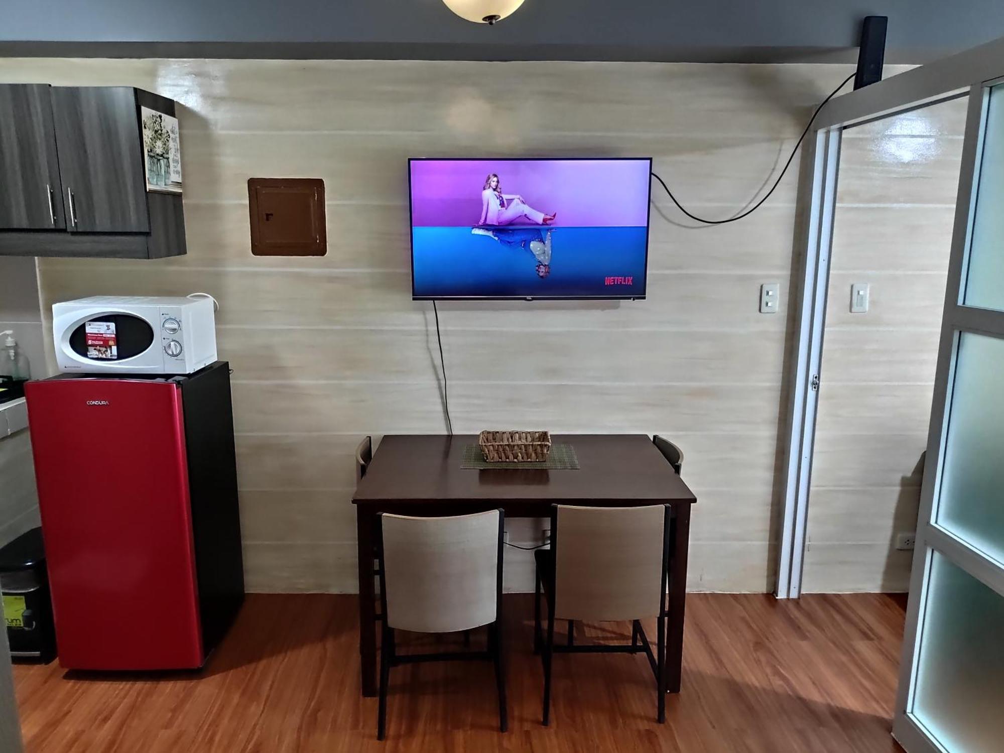 טגאיטאי Tagaytay Staycation By Naya And Darla W Free Swimming Pool, Wifi & Netflix מראה חיצוני תמונה
