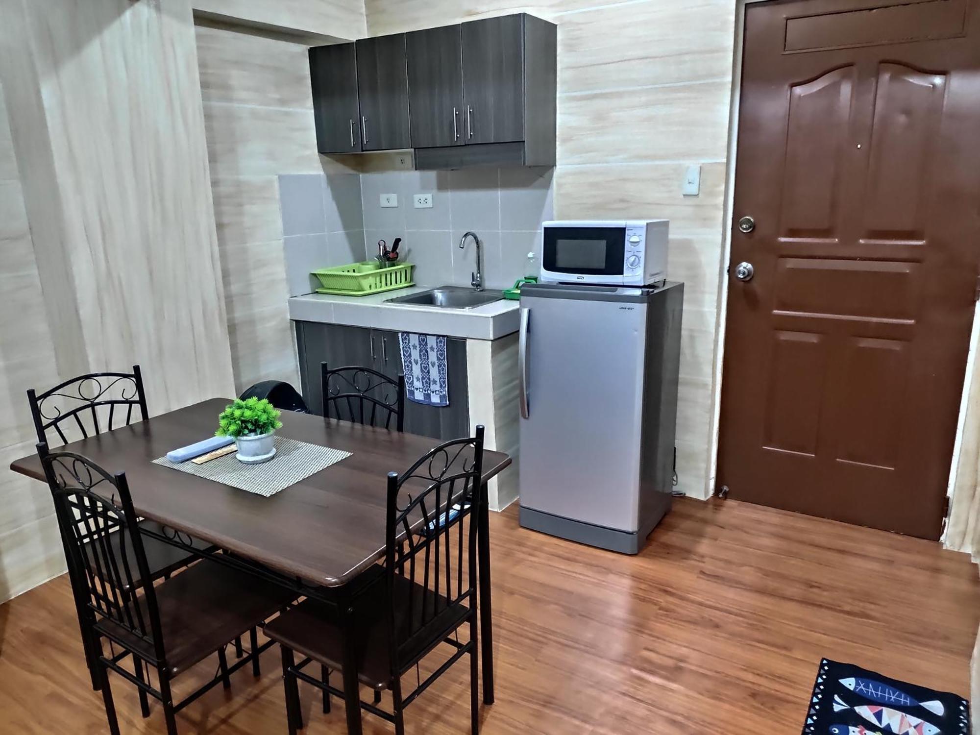 טגאיטאי Tagaytay Staycation By Naya And Darla W Free Swimming Pool, Wifi & Netflix מראה חיצוני תמונה