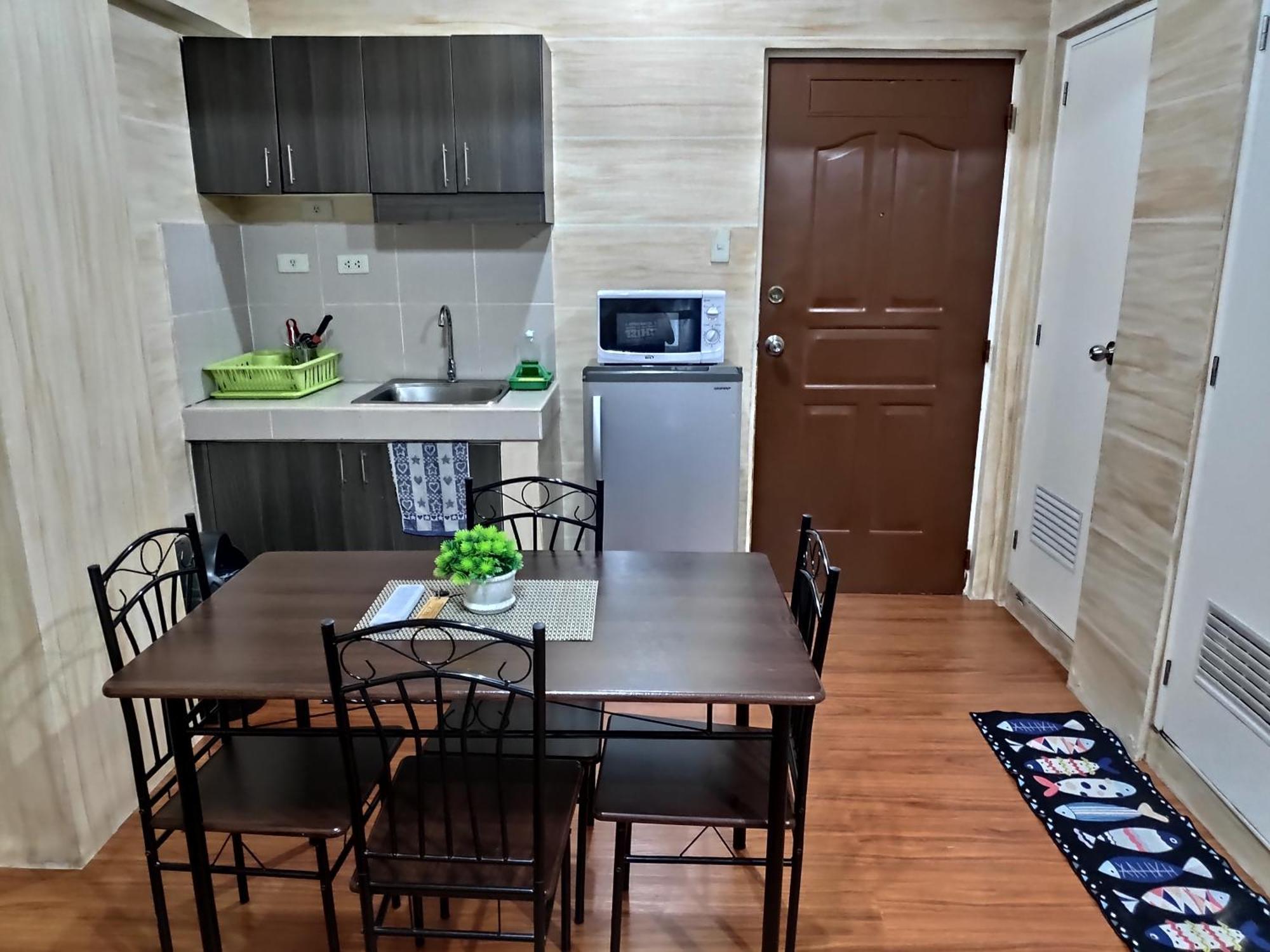 טגאיטאי Tagaytay Staycation By Naya And Darla W Free Swimming Pool, Wifi & Netflix מראה חיצוני תמונה
